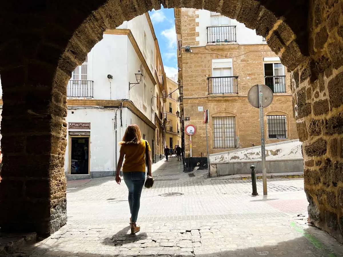 Archway on a Cádiz street